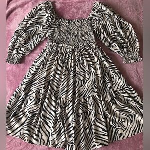 CRESCENT Boutique Brand Size Small 🖤🤍 Zebra Print Vacation Dress Sun Beach 🖤